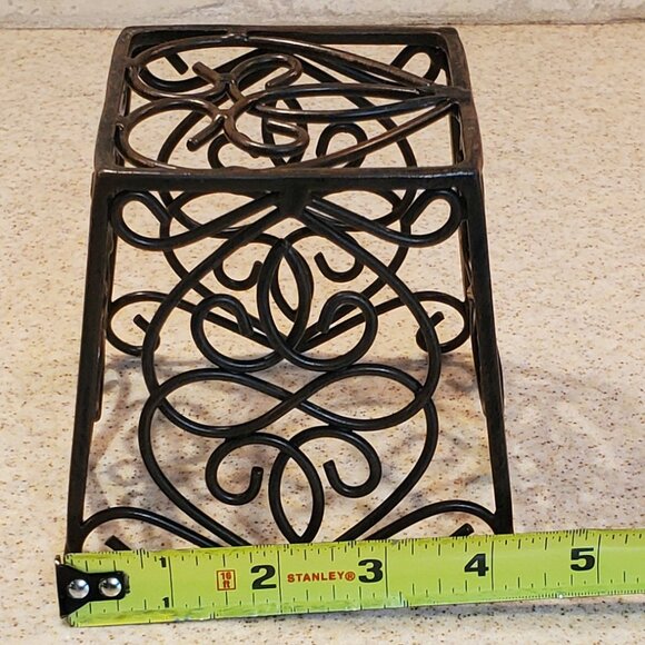 Southern Living at Home Rosedale Plant Holders Set of 2 Wire Baskets - Picture 8 of 13